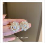 Silver silver needle from pearl, fashionable elegant earrings, flowered, high-quality style, french style, light luxury style - Image 6